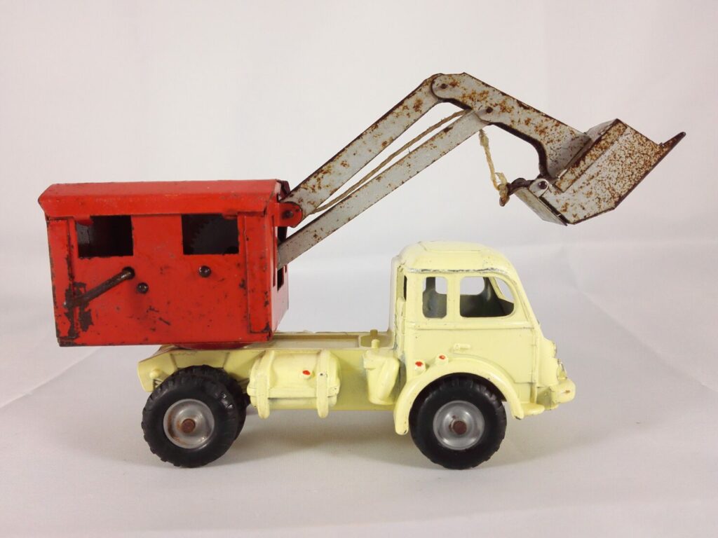 Renault Fainéant Pelleteuse - CIJ - 3/82