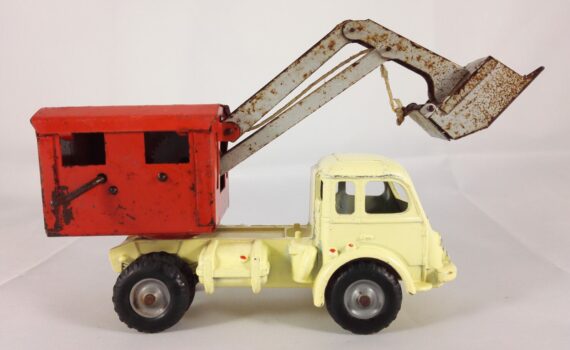 Renault Fainéant Pelleteuse - CIJ - 3/82