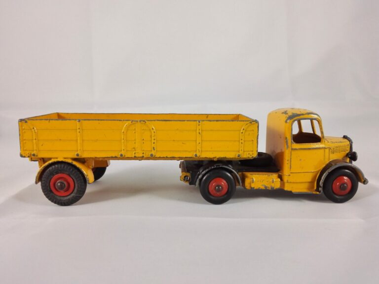 Bedford Articulated Lorry - Dinky Toys - 521