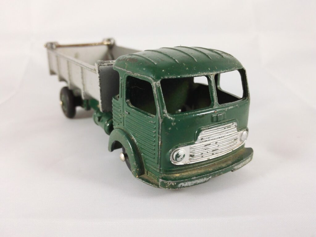 Dinky Toys Simca Cargo Benne - 33B