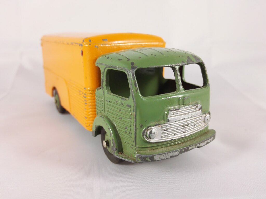 Dinky Toys Simca Cargo Transports - 33A