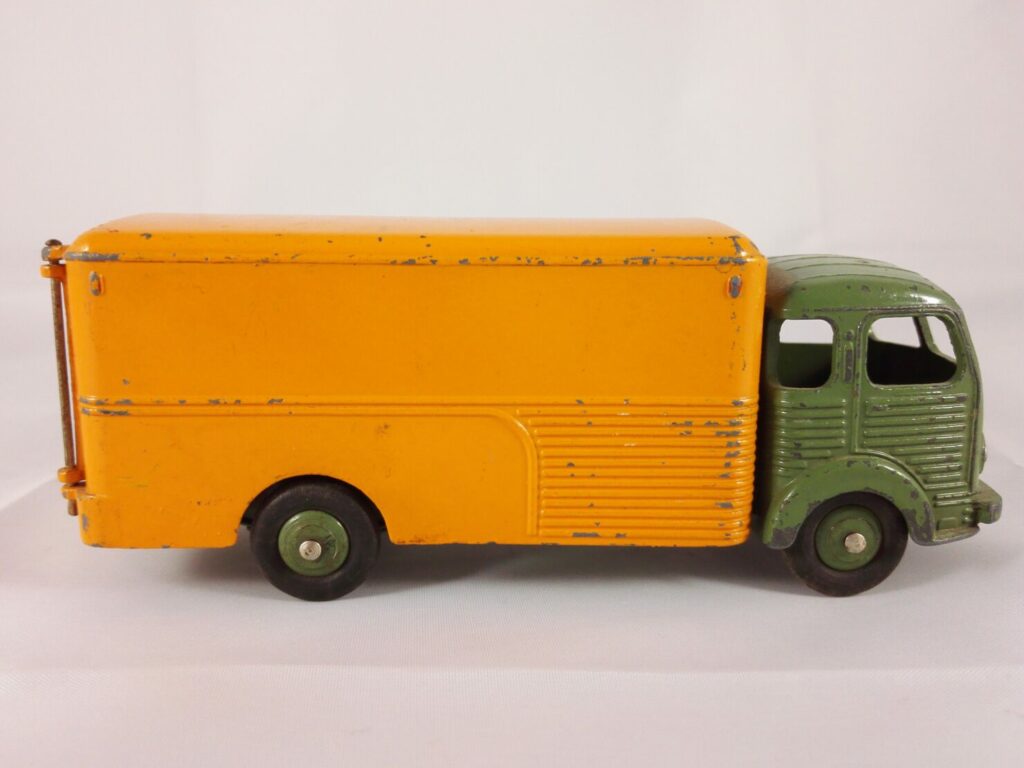 Dinky Toys Simca Cargo Transports - 33A