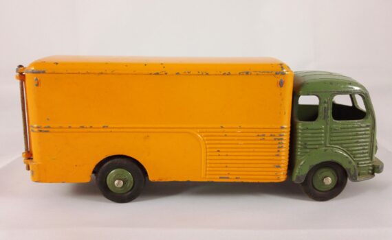 Dinky Toys Simca Cargo Transports - 33A