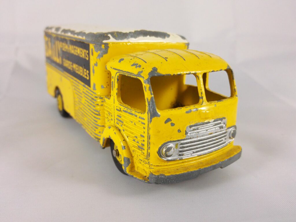 Dinky Toys Simca Cargo Transports Bailly - 33AN