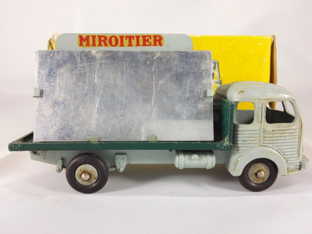 Dinky Toys Simca Cargo Miroitier - 33C