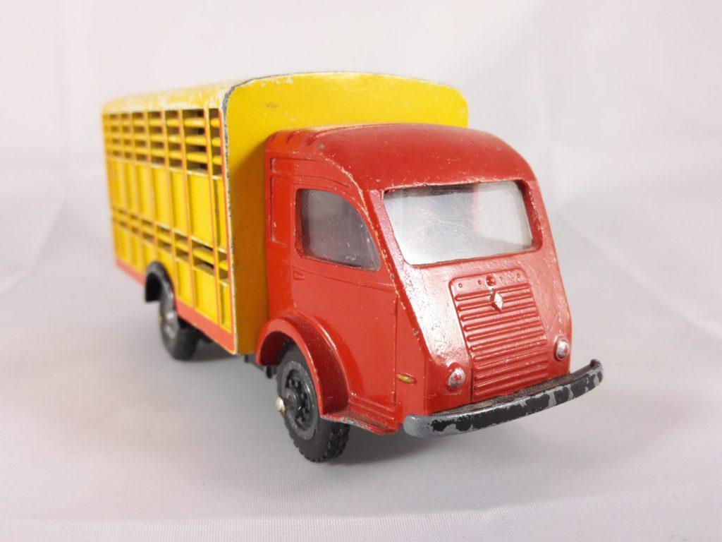 Renault 2.5 Tonnes Bétaillère - CIJ - 4/50