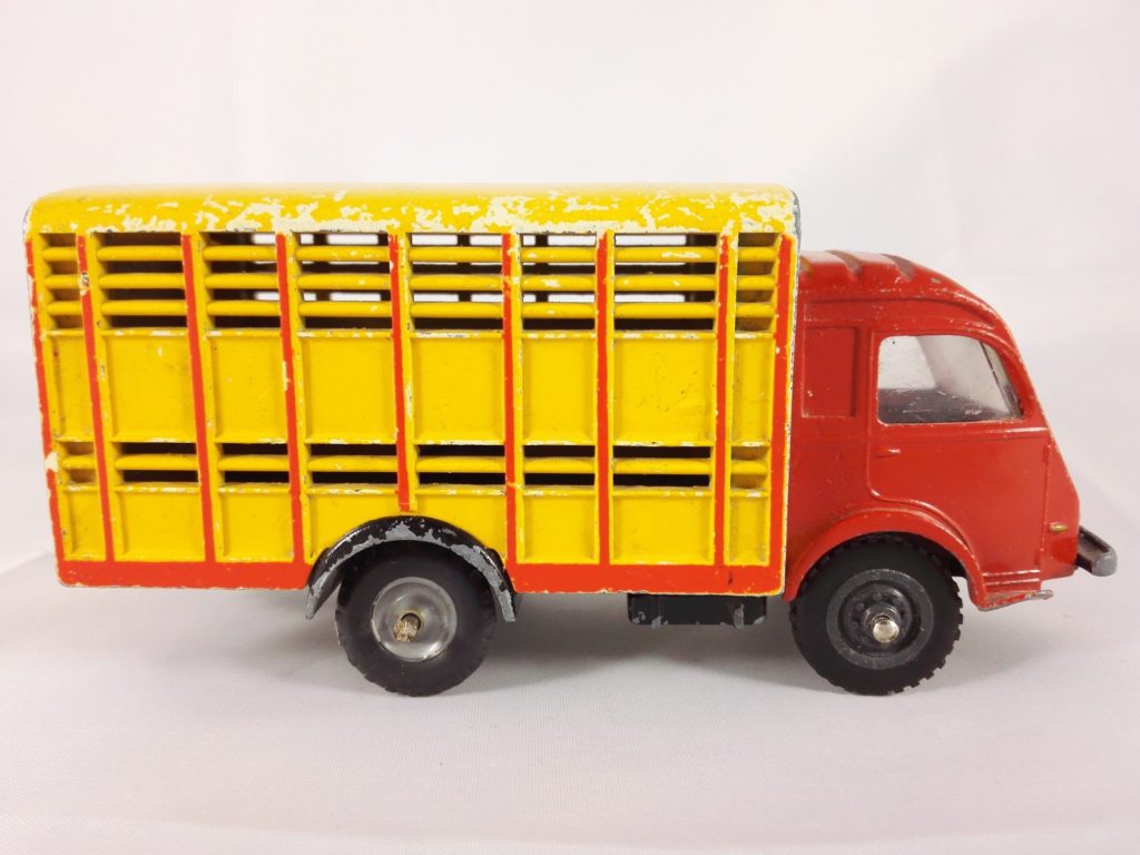 Renault 2.5 Tonnes Bétaillère - CIJ - 4/50