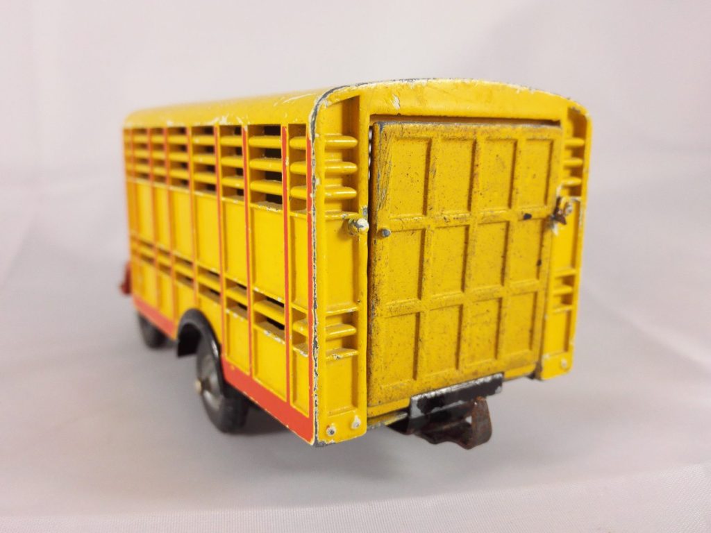 Renault 2.5 Tonnes Bétaillère - CIJ - 4/50