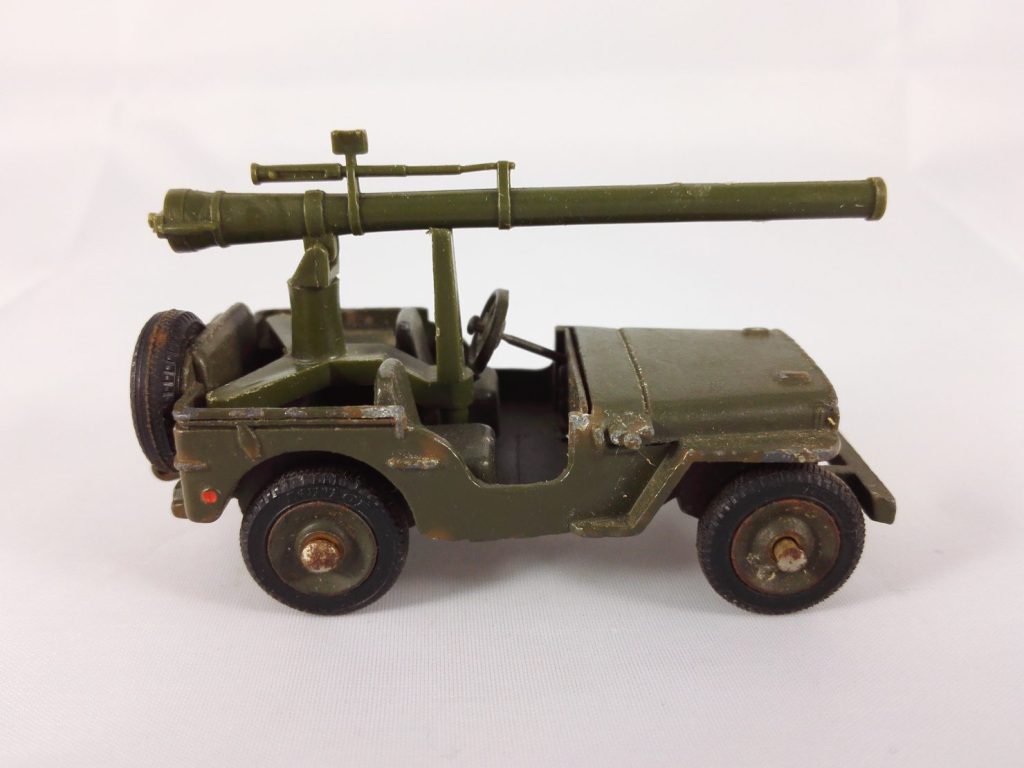 Hotchkiss-Willys Jeep avec Canon 106 SR - Dinky Toys - 829