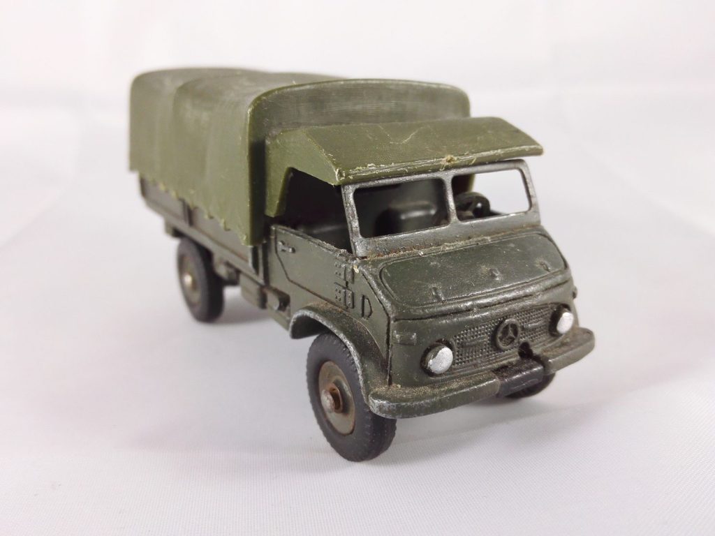 Mercedes-Benz Unimog - Dinky Toys - 821