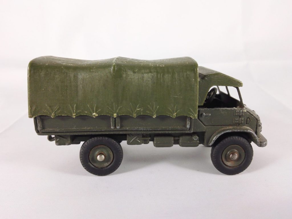 Mercedes-Benz Unimog - Dinky Toys - 821