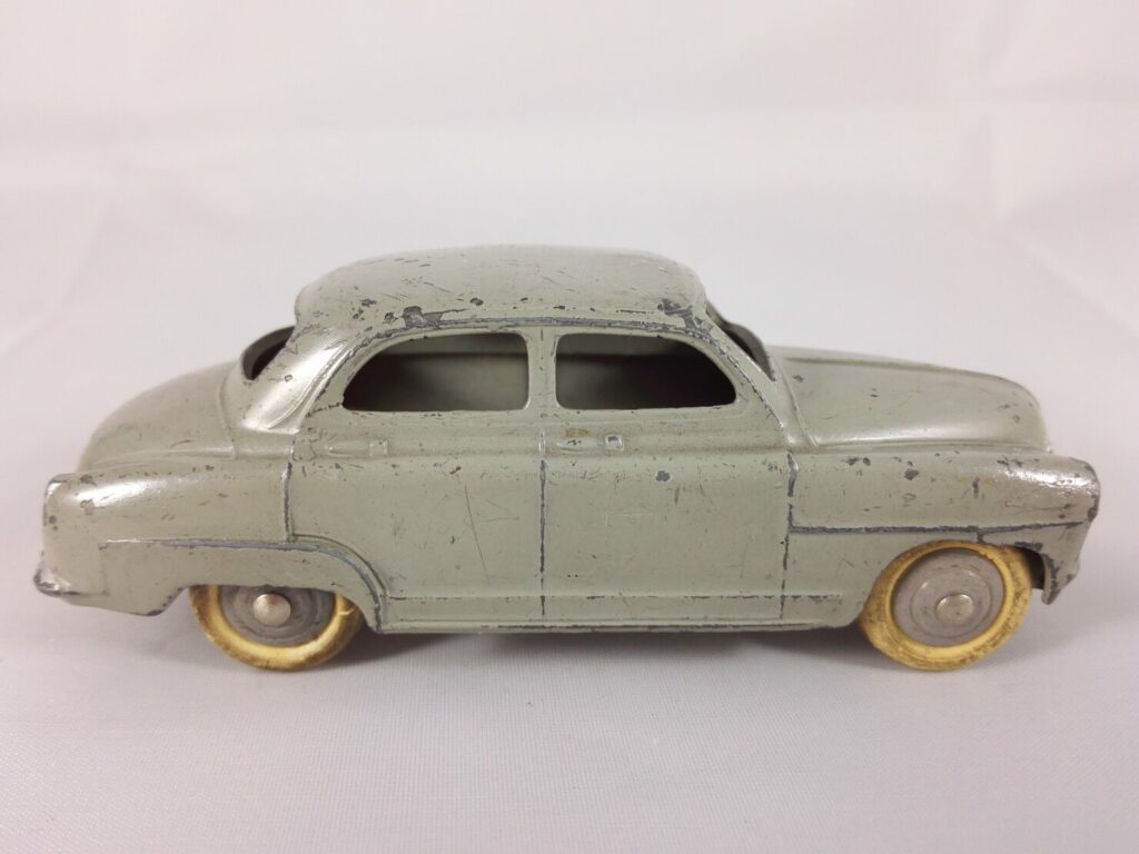 Simca 9 Aronde - Dinky Toys - 24U