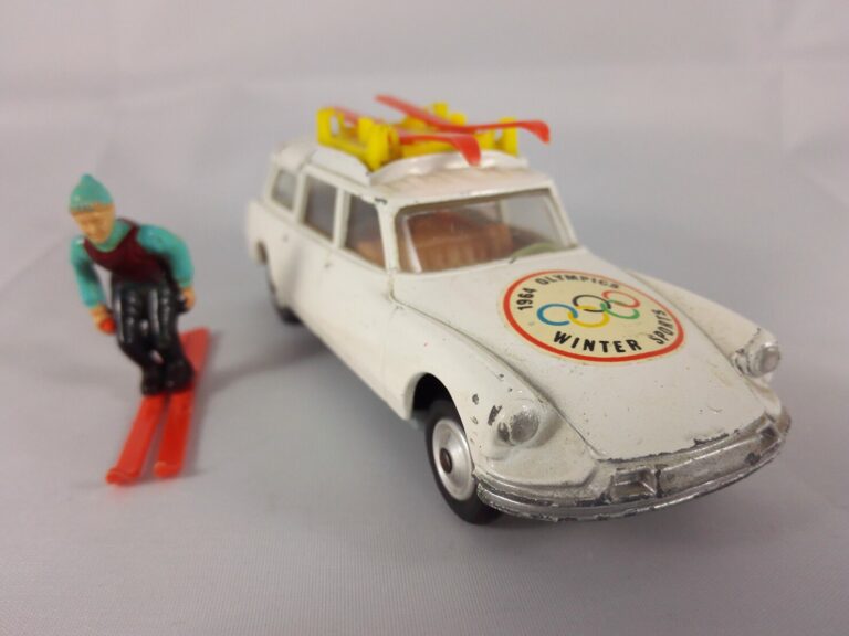 Citroën ID 19 Safari 1964 Winter Olympics - Corgi Toys - 475