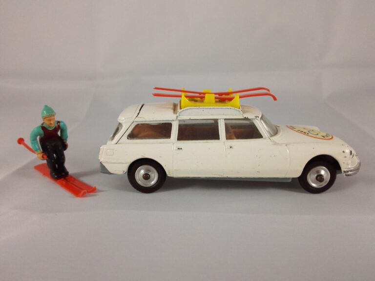 Citroën ID 19 Safari 1964 Winter Olympics - Corgi Toys - 475