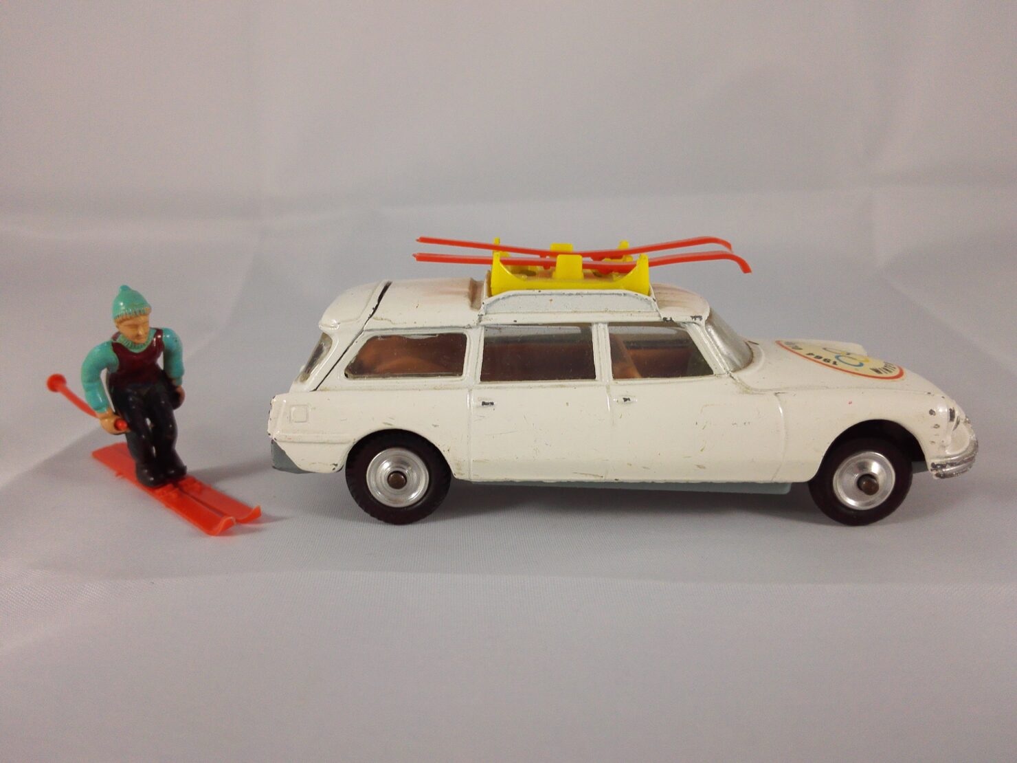 Corgi Toys Citroën ID 19 Safari 1964 Winter Olympics - 475 | Corgi