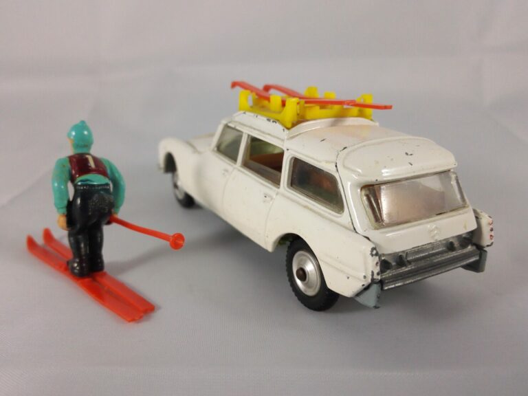 Citroën ID 19 Safari 1964 Winter Olympics - Corgi Toys - 475