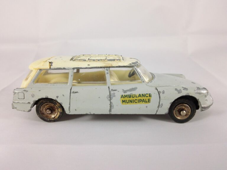 Citroën ID 19 Break Ambulance - Dinky Toys - 556