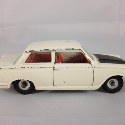Ford Cortina - Dinky Toys - 212