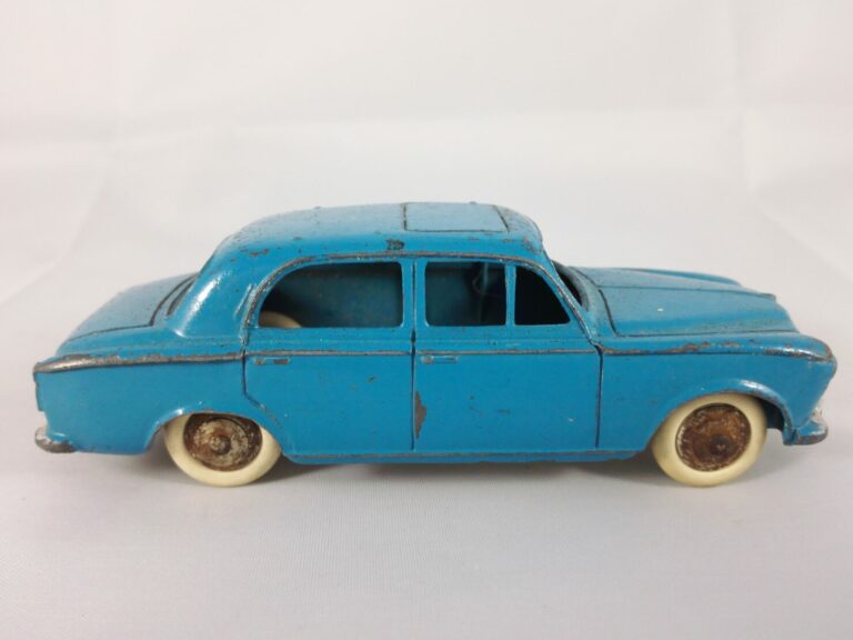 Peugeot 403 - Dinky Toys - 24B