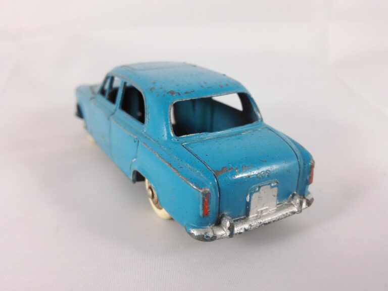 Peugeot 403 - Dinky Toys - 24B