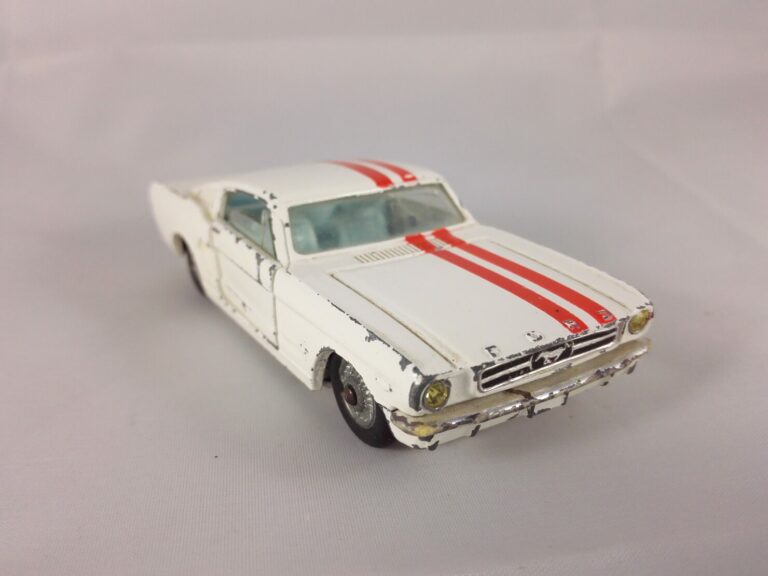 Ford Mustang Fastback 2+2 - Corgi Toys - 325