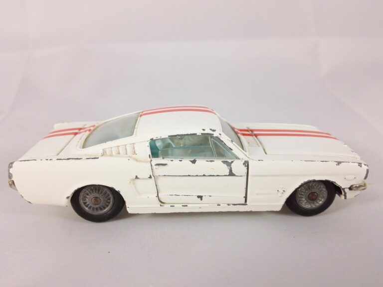 Ford Mustang Fastback 2+2 - Corgi Toys - 325