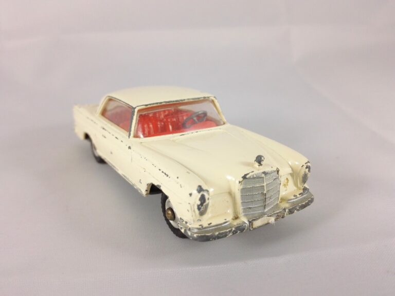 Mercedes-Benz 220 SE Coupe - Corgi Toys - 230