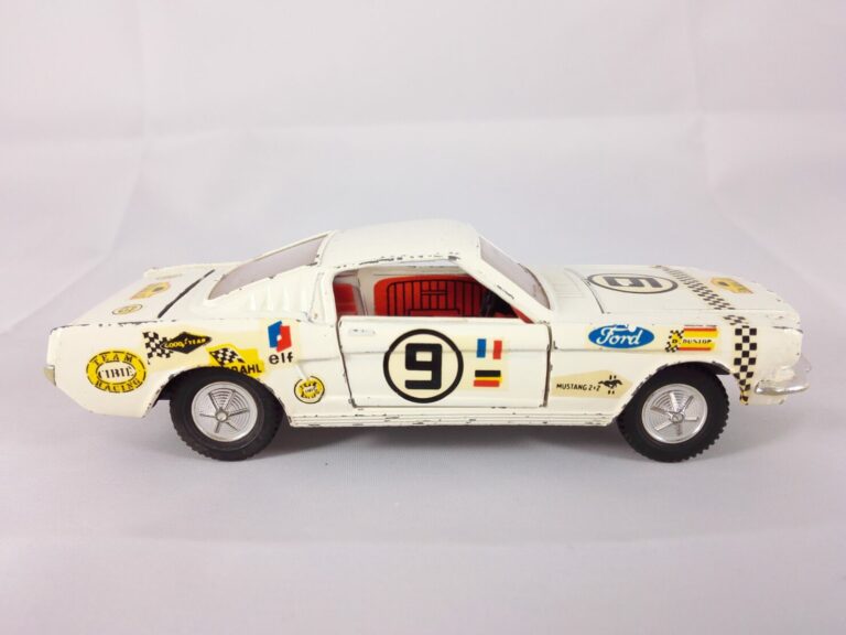 Ford Mustang Fastback 2+2 - Dinky Toys - 161
