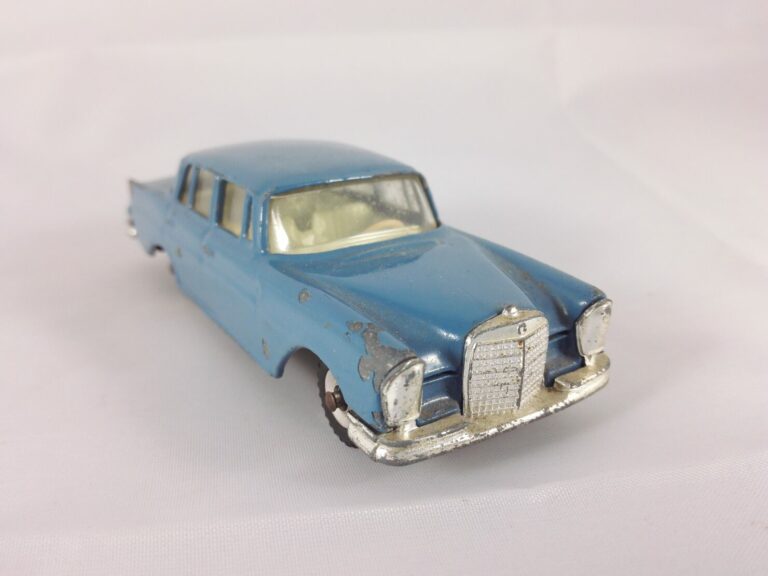 Mercedes-Benz 220 SE - Dinky Toys - 186