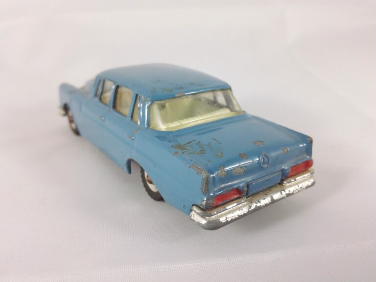 Mercedes-Benz 220 SE - Dinky Toys - 186