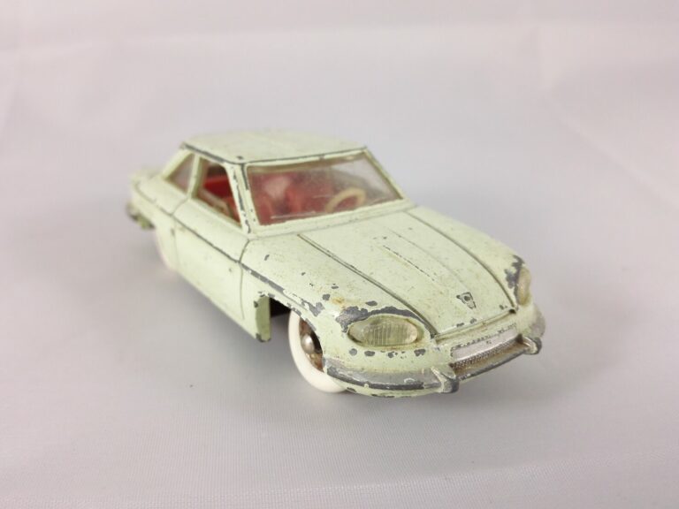Panhard 24 CT Coupe - Dinky Toys - 524