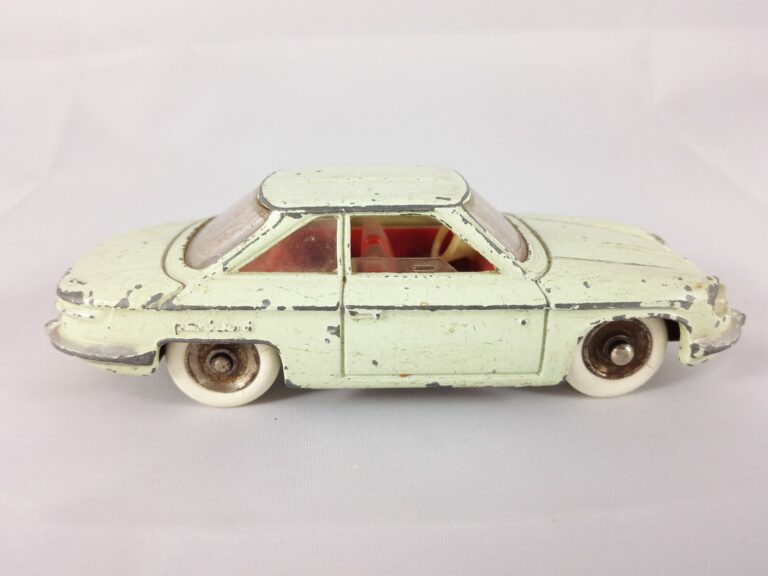 Panhard 24 CT Coupe - Dinky Toys - 524