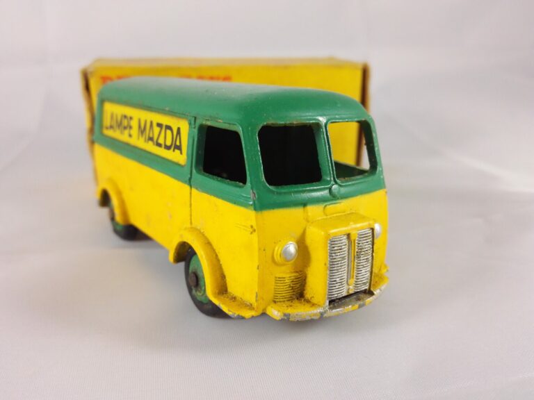Peugeot D3A Lampe Mazda - Dinky Toys - 25B