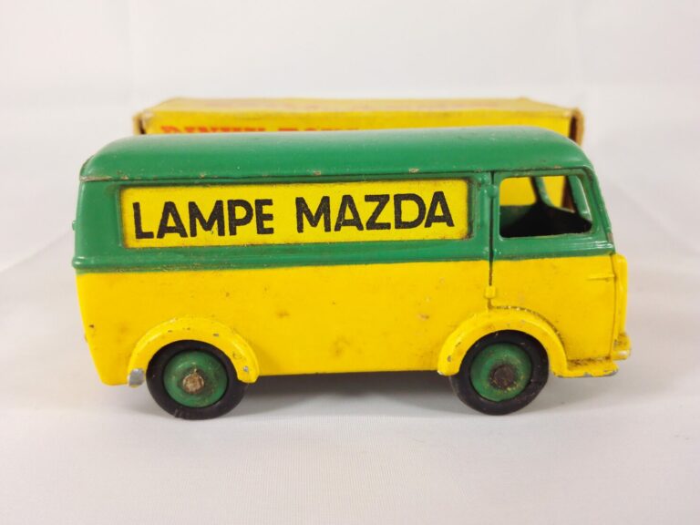 Peugeot D3A Lampe Mazda - Dinky Toys - 25B